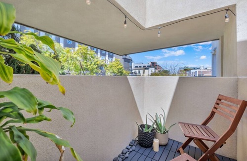 Little Italy Condo | Little Italy Urban Designer Loft Parking, W/D, AC