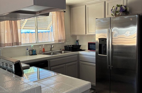 Turlock House | Little Palace in Turlock. 3 bdrm, 2 bath. Steps from Stanislaus Univ. & Hospital