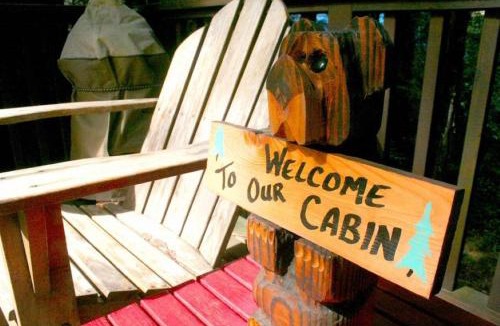 Northwood House | Little Red House Plus! Redwoods! Hot Tub! BBQ Grill! Fast WiFi! Near Golf Course! Dog Friendly!