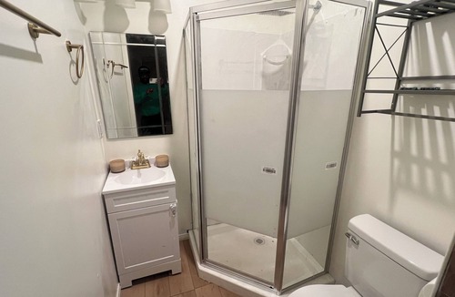 Valencia Apartment | Little safe quiet front yard 1 bedroom