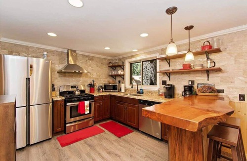 Big Bear Lake Ski Chalet | Log Spa Chalet at Bear Mountain