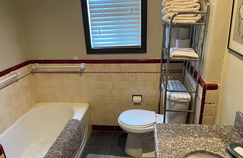 View Park-Windsor Hills House | Los Angeles Windsor Hills - economy Room available in house 70/night+fees