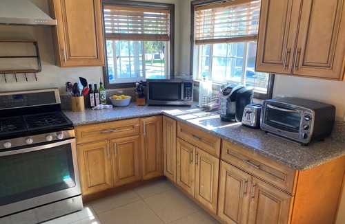View Park-Windsor Hills House | Los Angeles Windsor Hills - economy Room available in house 70/night+fees