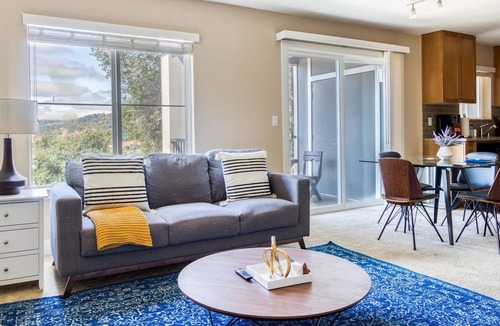 San Rafael Apartment | Lovely 1BR in San Rafael, Gym + Pool