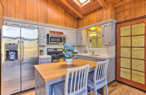 Yosemite Forks Cabin | Lovely Oakhurst Cabin w/Deck & Mtn Views!