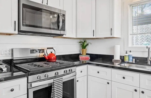 Forestville House | Lovely Russian River Bungalow-2BR 1 BA New Remodel