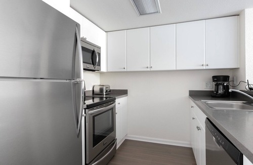 South Beach Apartment | Lovely Waterfront South Beach 2BR w/Pool, Tennis, Spa, by Blueground