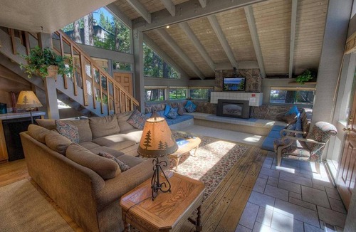 South Lake Tahoe House | Lucky Lady 404 by Lake Tahoe Accommodations
