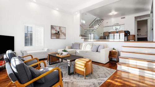 Downtown Los Angeles House | LUX 3BR Penthouse with Ensuites Near Dodger Stadium