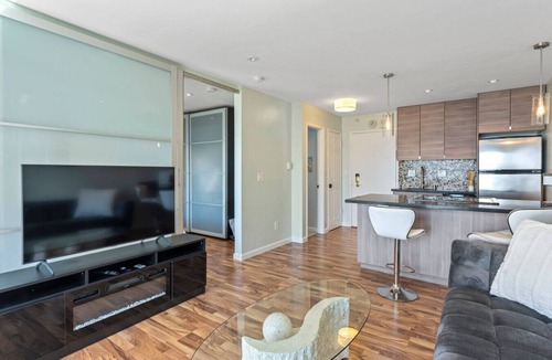 Emeryville Condo | Lux Water View with Balcony Minutes -San Francisco