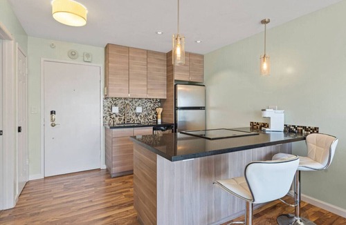 Emeryville Condo | Lux Water View with Balcony Minutes -San Francisco
