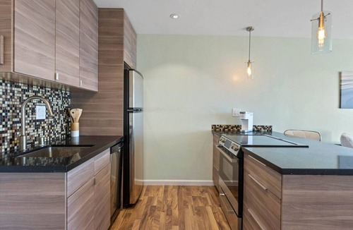 Emeryville Condo | Lux Water View with Balcony Minutes -San Francisco