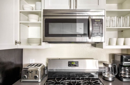 Westwood Apartment | Lux Westwood 2BR, nr. UCLA & Westwood Village, by Blueground