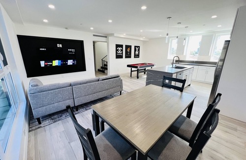 Valley Glen House | LUXE LIVING