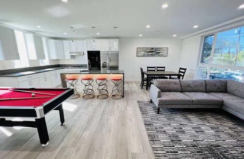 Valley Glen House | LUXE LIVING