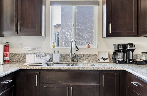 Lennox House | ★LUXE | Spacious 5BR | Close to LAX, Beach & SoFi | Fire Pit★