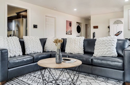 Lennox House | ★LUXE | Spacious 5BR | Close to LAX, Beach & SoFi | Fire Pit★