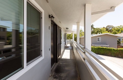 South San Mateo Apartment | Luxo Stays |Central Location| 1bd/1ba #bart #kaiser