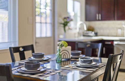 East Palo Alto House | Luxo Stays |Stanford| 3bd/2ba #pet #comfy