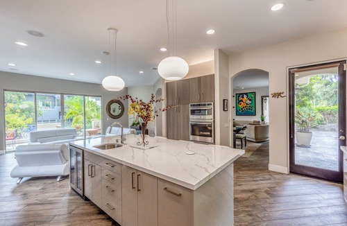 Middletown House | Luxurious 4200 Sq Ft 6 Bedroom Mediterannean Villa