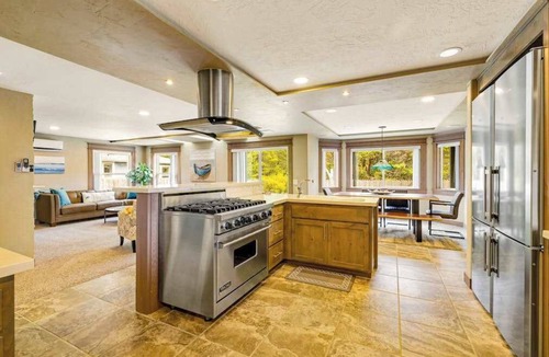 Bayshore House | Luxurious home with 3 suites, 3 fireplaces, game room & hot tub - walk to beach
