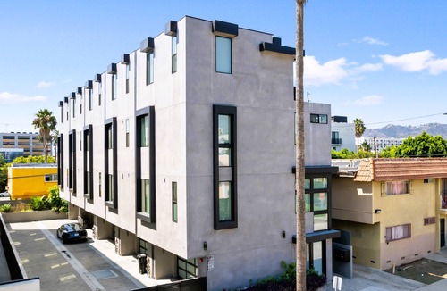 Hollywood House | Luxurious Home with the Hollywood night life