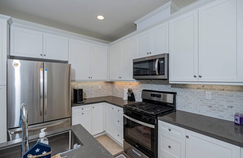 Ontario Apartment | Luxurious Ontario Townhouse Ideal Family Retreat
