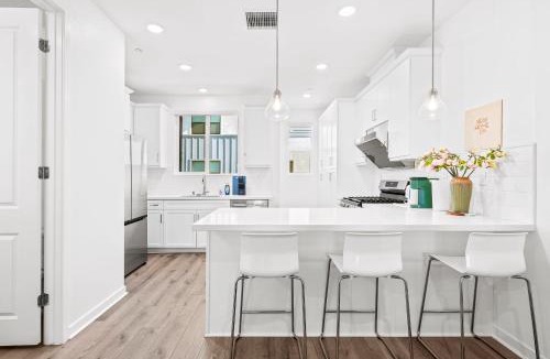 Guasti House | Luxurious Ontario Townhouse Ideal Family
