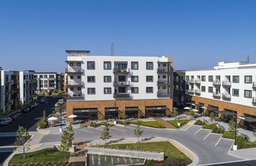 Menlo Park Condo | Luxurious Silicon Valley Condo: Rooftop Lounge and Pool