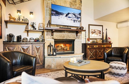 Deer Valley House | Luxury 3 BR Deer Valley Townhome - 5 Min Walk to Slopes, Family & Pet Friendly