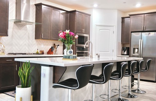 Antelope House | Luxury 5-Bed 3-Bath w/Gym, Office, EV, Smoker