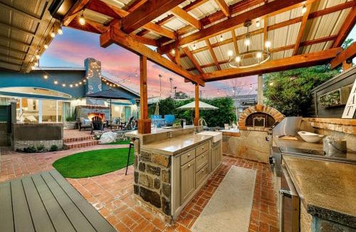 Sunset Cliffs House | Luxury beach home one block from ocean with spa, WiFi, & gorgeous outdoor space