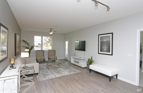 Menlo Park Apartment | Luxury Condos at Anton Menlo w Pool & Amenities