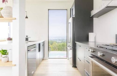 Larkfield-Wikiup House | Luxury Container Home w 360 Views + Infinity Pooln