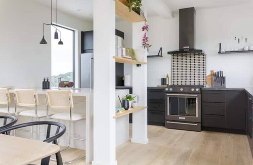Larkfield-Wikiup House | Luxury Container Home w 360 Views + Infinity Pooln