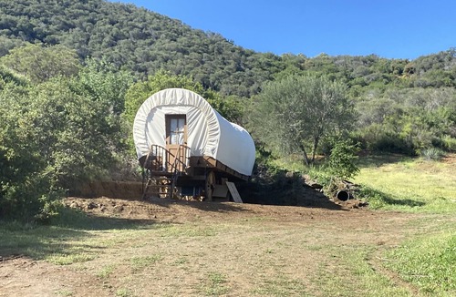 Thousand Oaks House | Luxury Covered Wagon in Santa Monica Mountains close to Malibu w/King Bed