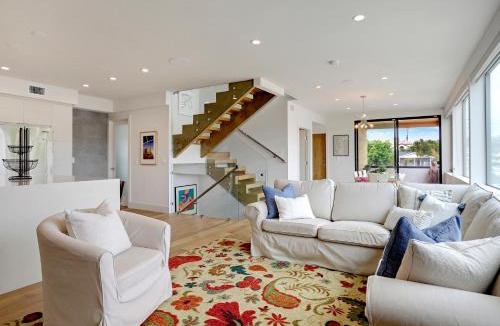 Pacific Beach House | Luxury Dream Home - Massive Rooftop Patio, Zen Garden, AC & Fast Wifi!