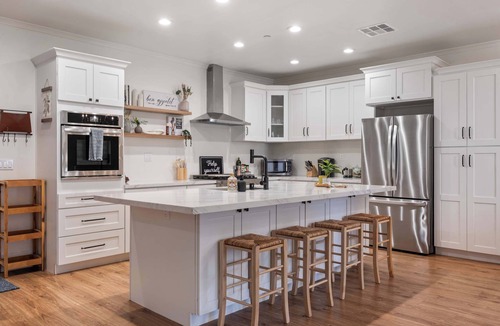 Country Club House | Luxury Family Oasis with Hot Tub!