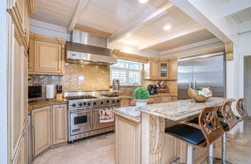 Lincoln Acres House | Luxury Home, centrally located to all of San Diego's attractions.