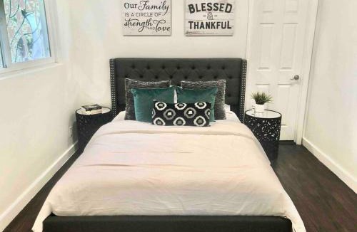 Valley Glen House | Luxury house pool & Spa 10 mins from Hollywood & Universal Studios