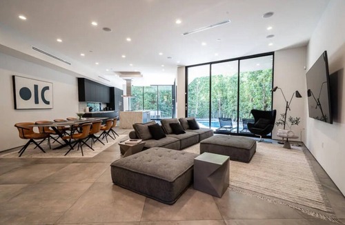 Beverly Grove House | Luxury Modern Pool Villa