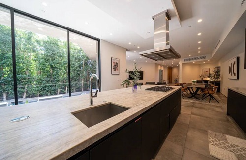 Beverly Grove House | Luxury Modern Pool Villa