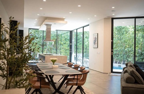 Beverly Grove House | Luxury Modern Pool Villa