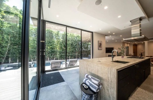 Beverly Grove House | Luxury Modern Pool Villa