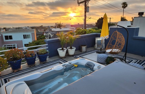 Hermosa Beach House | Luxury Ocean View Townhouse with Rooftop Deck & Jacuzzi