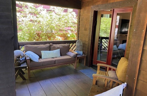Guerneville House | Luxury Redwood House across from the Russian River