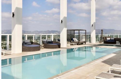 Wilshire Center Apartment | Luxury Residence in Center of Los Angeles 1B1B with Huge Balcony -Pool and BBQ on Roof