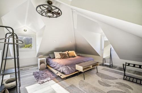 Monte Rio House | Luxury River Home - Pets Stay Free