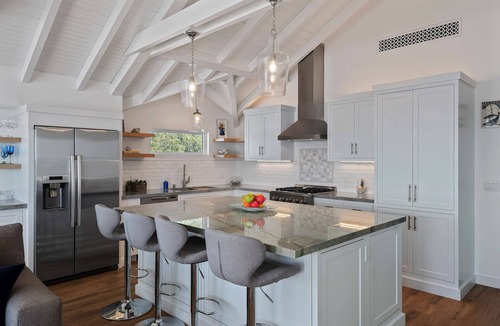 Carpinteria House | Luxury Sandcastle Beachfront! Sleeps 8 - Walk Everywhere!