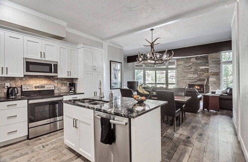 Deer Valley Condo | Luxury ski condo: 150 Yds to Lifts 100 Yds to SKi School @ Deer Valley!